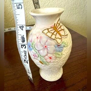 Decorative Porcelain Vase 🦋